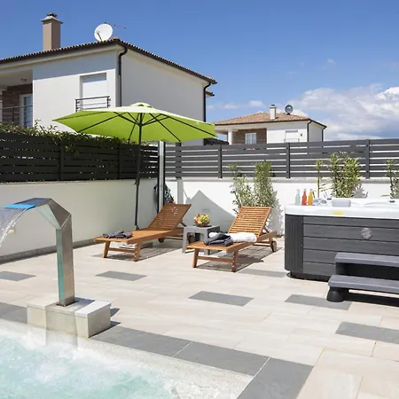 Gusto 4*.pool With Waterfall&jacuzzi. * Vodnjan